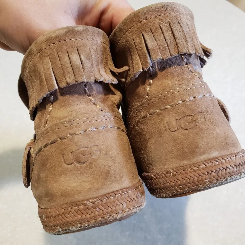UGG Amely slip on moccasin loafers suede leather fringe tan size 6